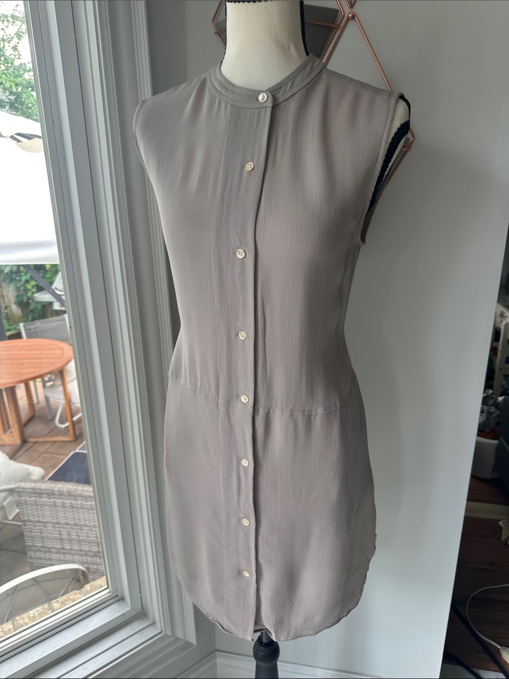 ARITZIA WILFRED Beauzelle 100% Silk Shirt Dress Sz XS Taupe Grey Button-Down Up